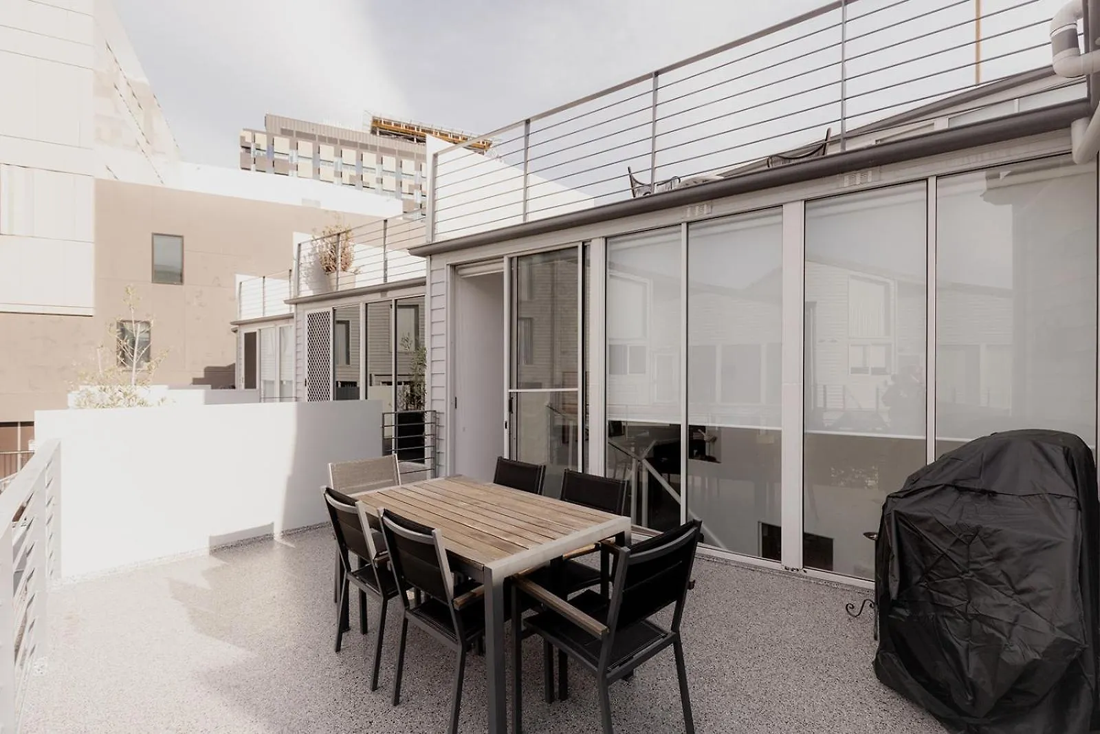 Spacious Modern Terrace In The Heart Of Hobart Cbd